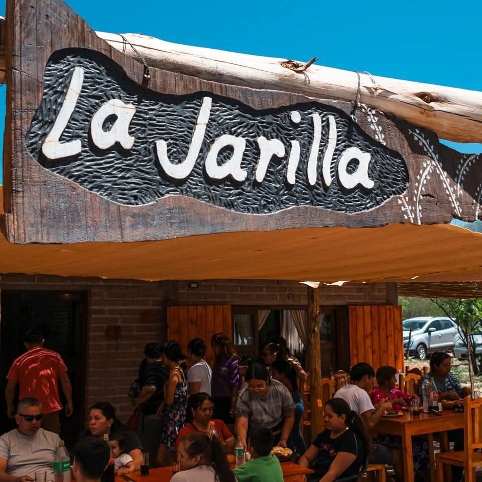 Galería con músico